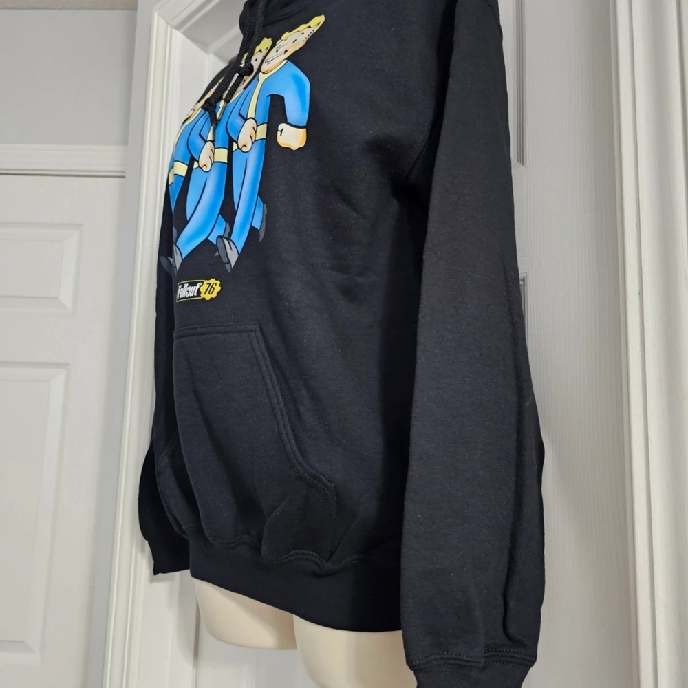 Fallout 76 Sweatshirt - Picture 6 of 14